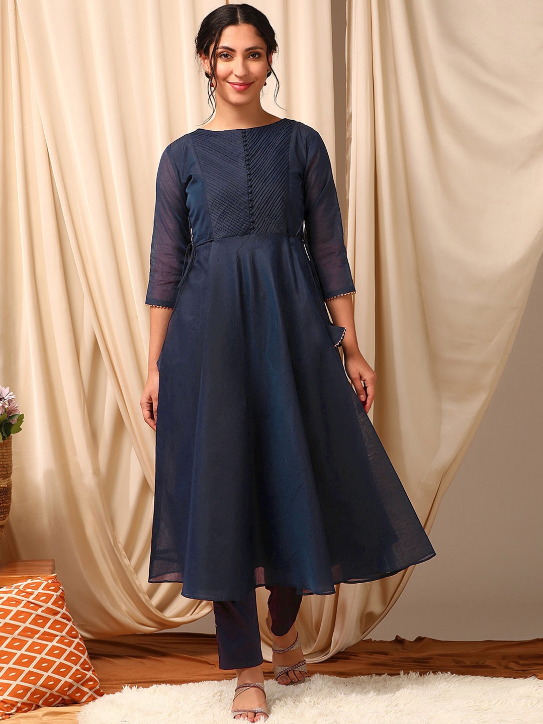 

Inddus Boat Neck Anarkali Kurta, Navy blue