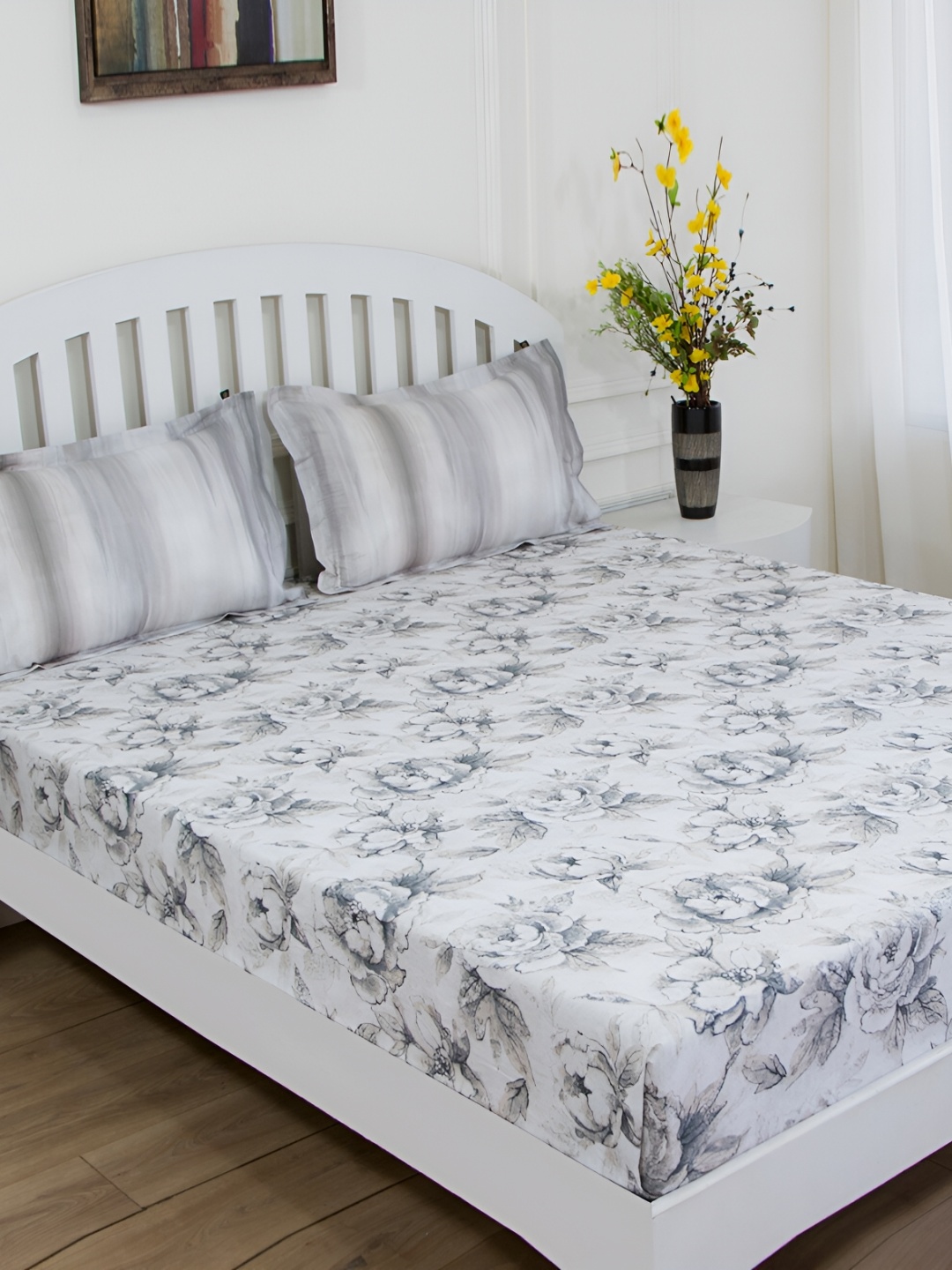 

GM Grey Floral 144 TC Queen Bedsheet with 2 Pillow Covers