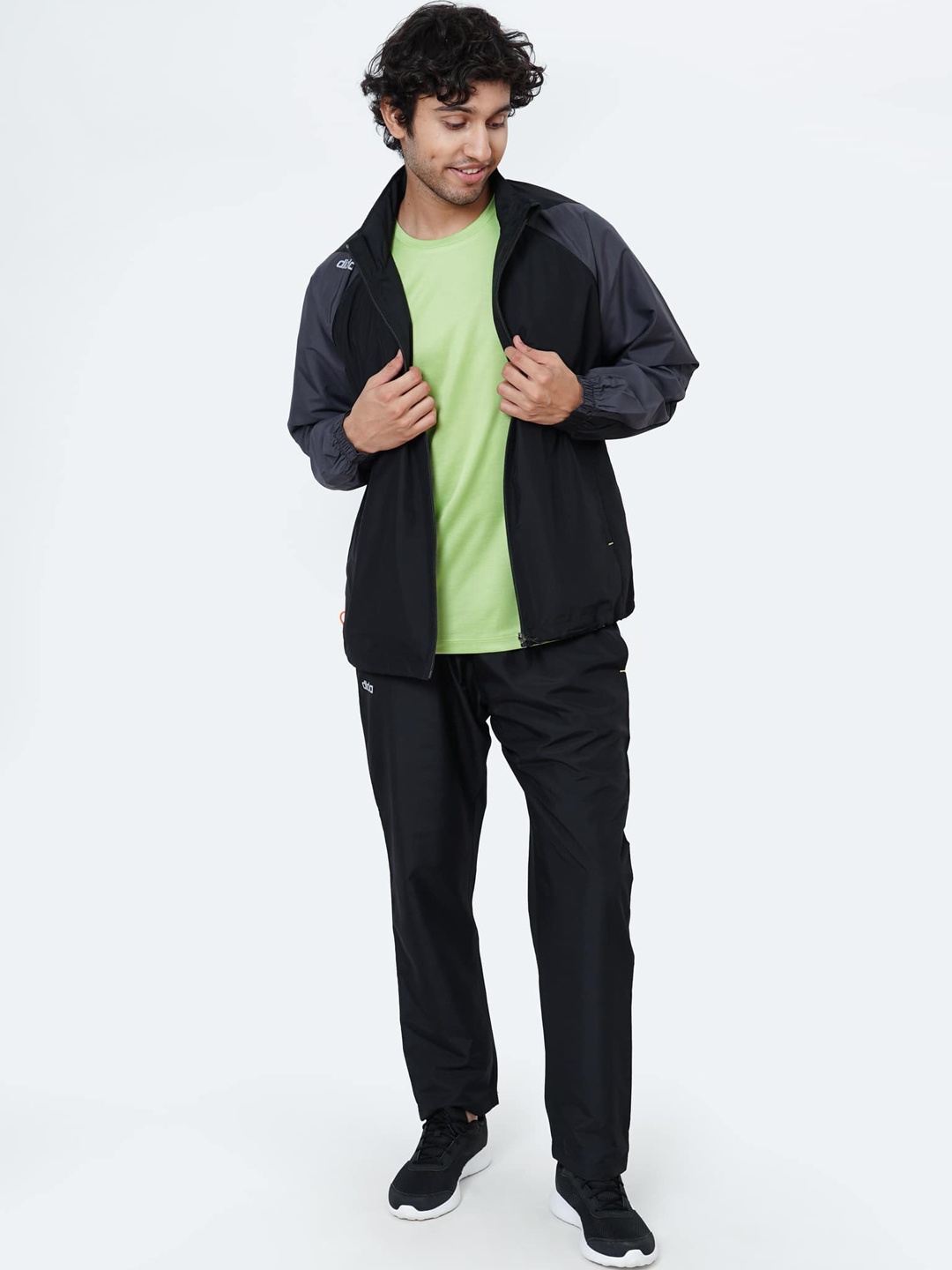 

DIDA Men Colour-Blocked Mock Collar Comfort Fit Tracksuits, Black