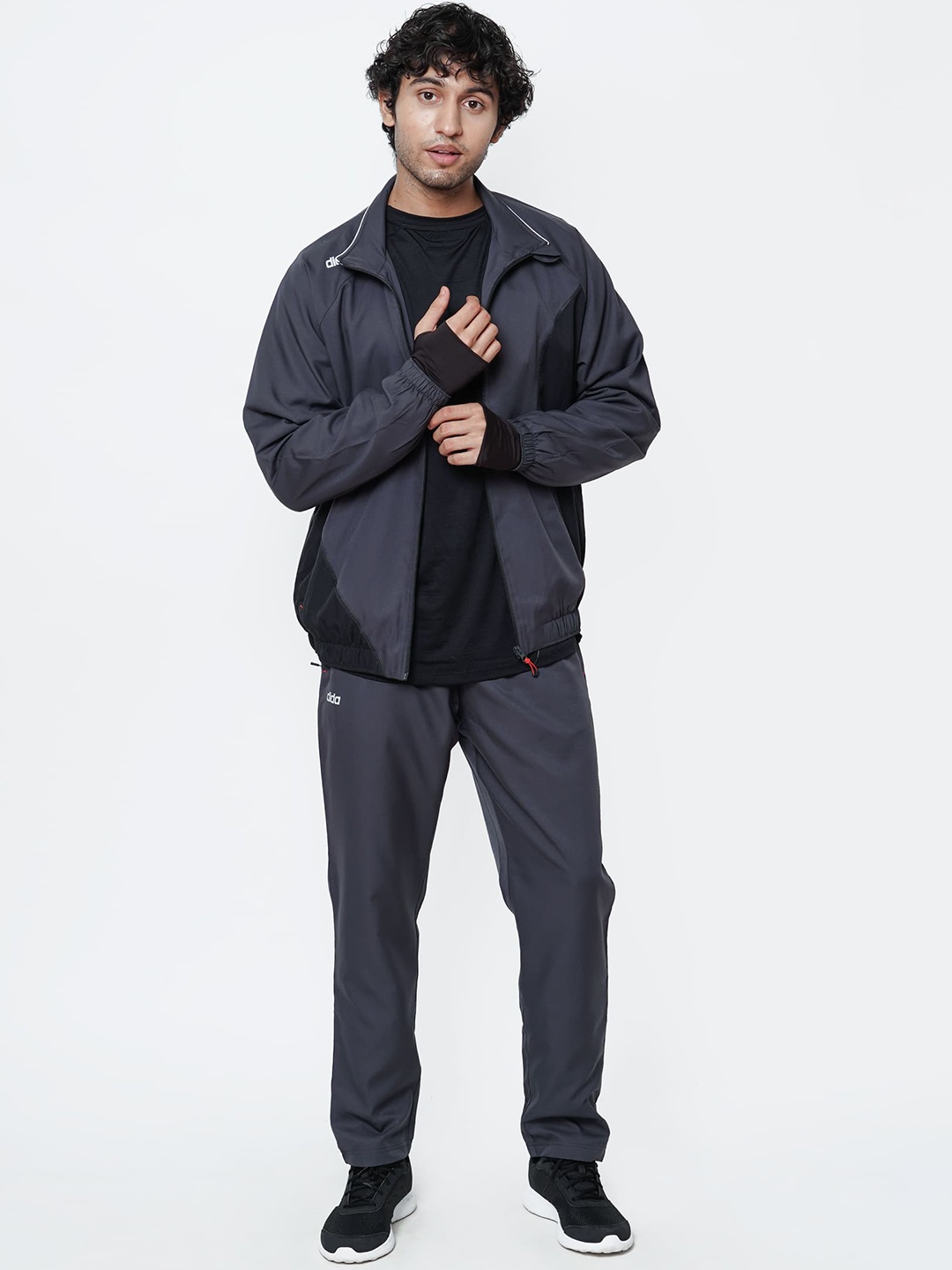 

DIDA Men Colour-Blocked Mock Collar Comfort Fit Tracksuits, Charcoal