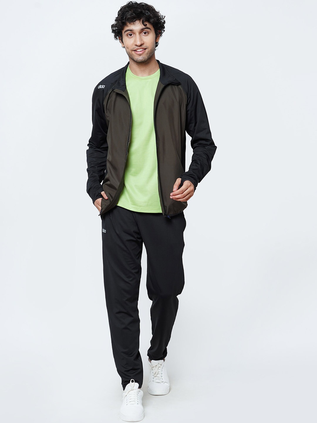 

DIDA Men Colourblocked Mock Collar Mid-Rise Tracksuit, Black