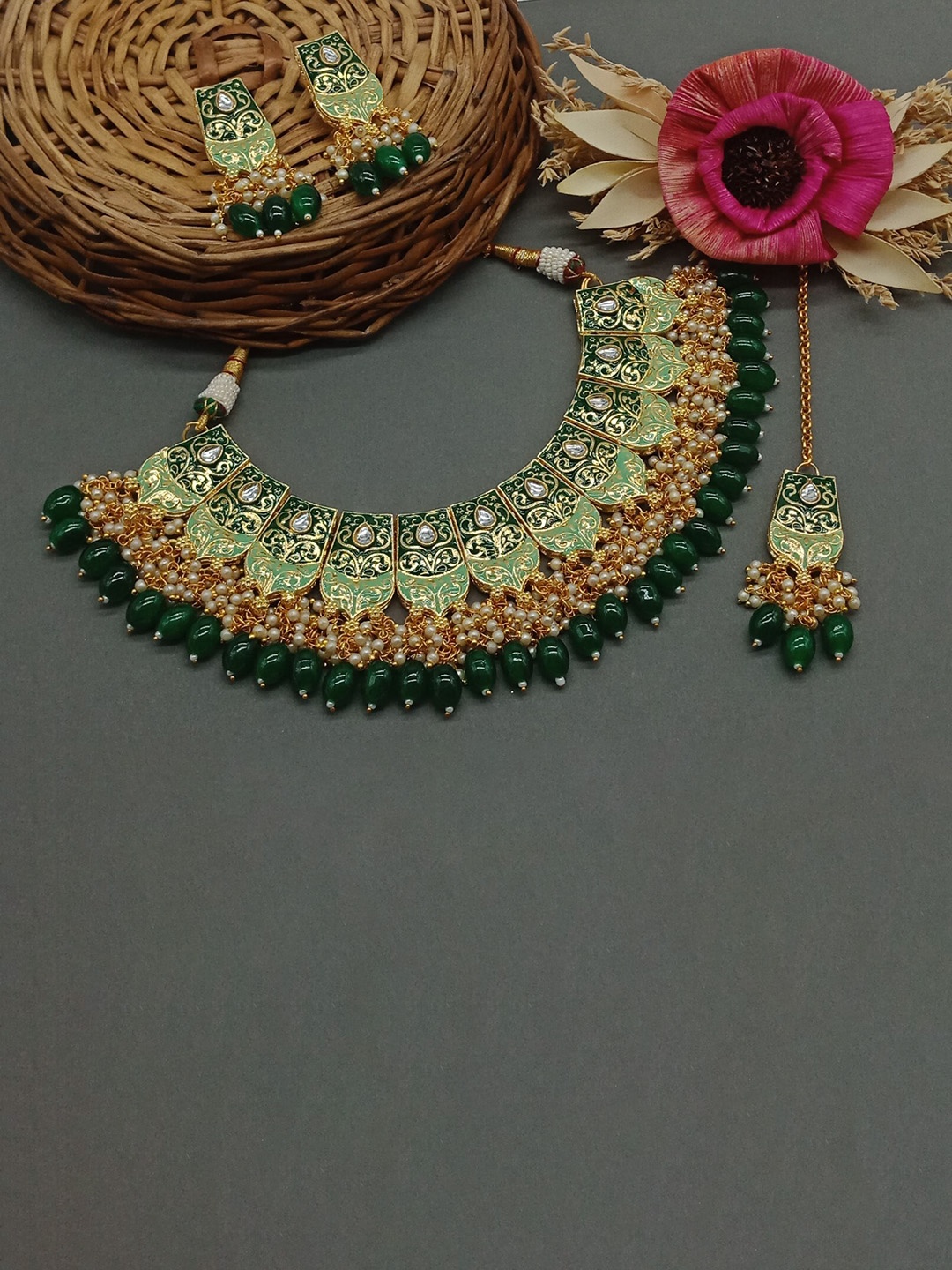 

AASHISH IMITATION Gold-Plated Kundan-Studded & Beaded Jewellery Set