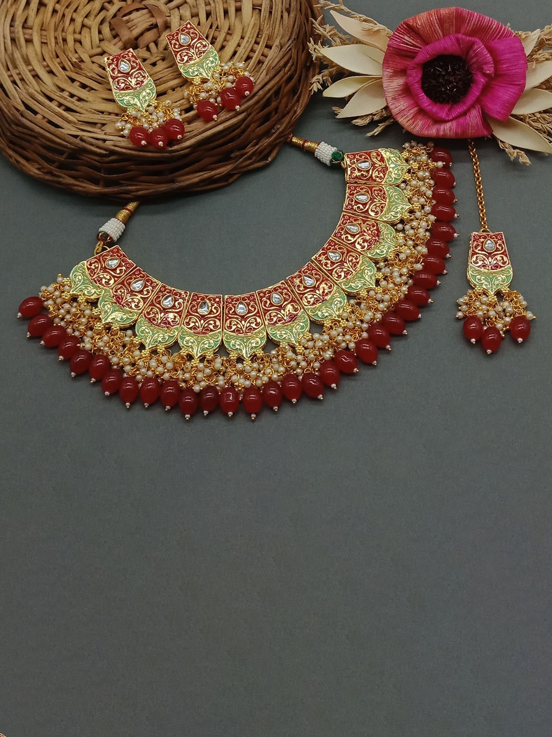 

AASHISH IMITATION Gold-Plated Kundan-Studded & Beaded Jewellery Set