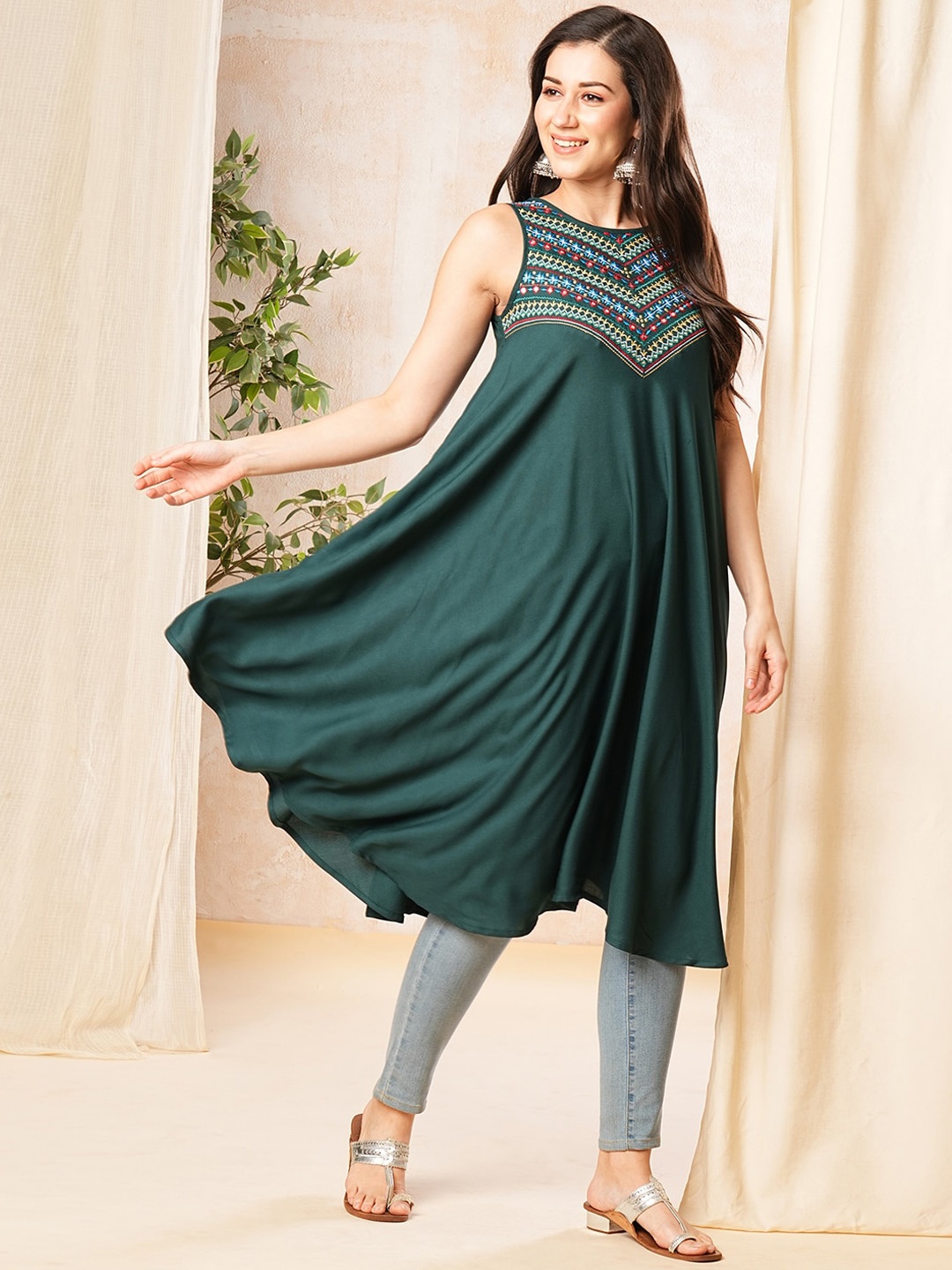 

Globus Embroidered Yoke Sleeveless Fusion A-Line Kurta, Green