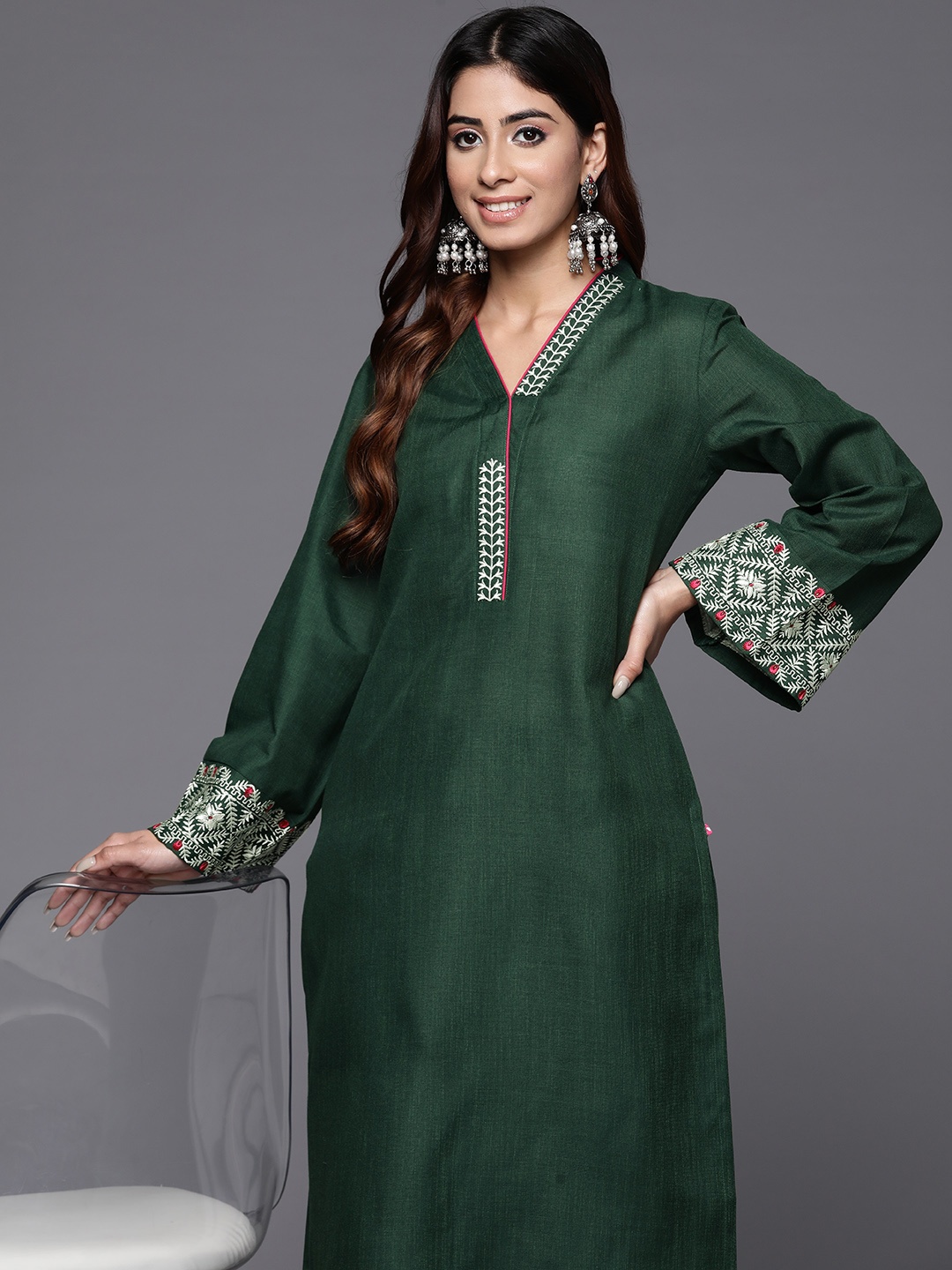 

Varanga Embroidered Thread Work Kurta with Trousers, Green
