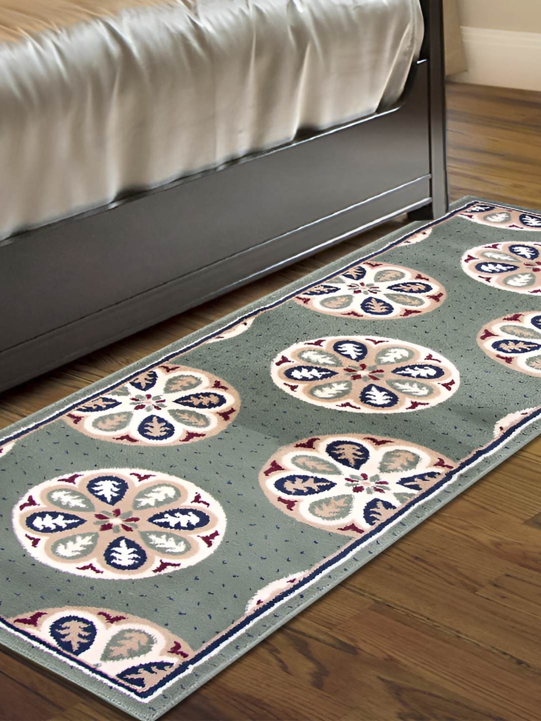 

Carpet Galore Green Geometric Printed Acrylic Water Resistant Floor Mat