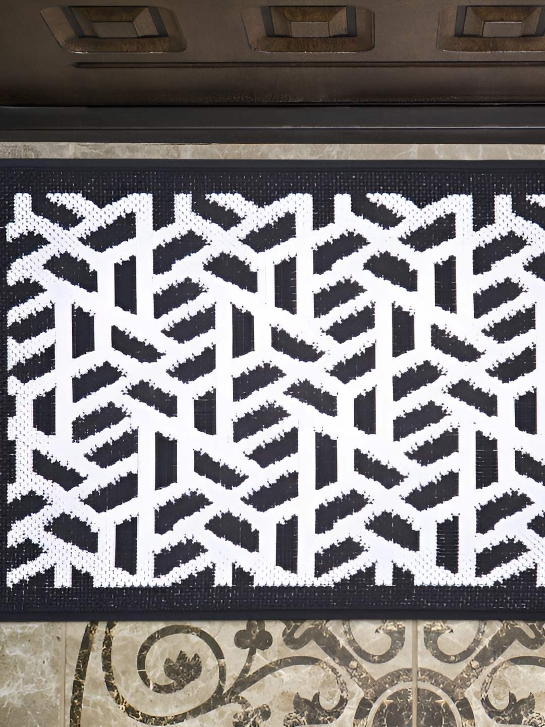 

Carpet Galore White Geometric Printed Floor Mat
