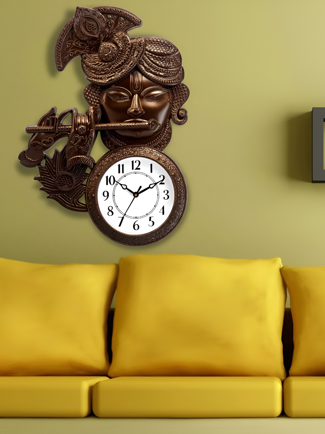 

Attractionz Brown & white Analogue Round Wall Clock