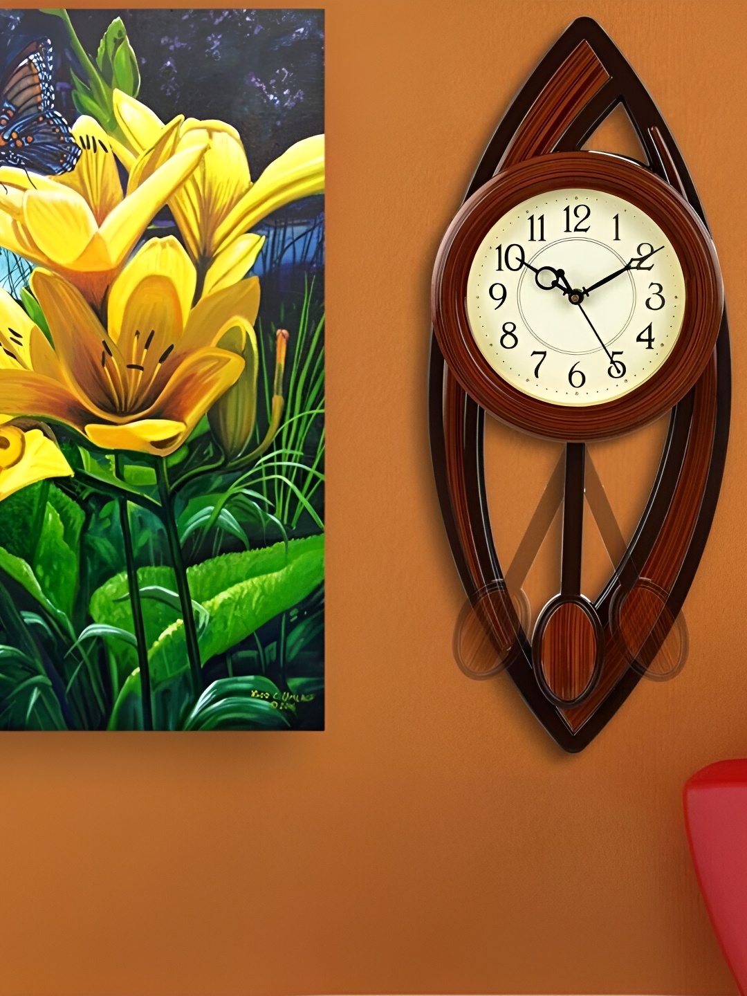 

Attractionz Brown Round Contemporary Wall Clock