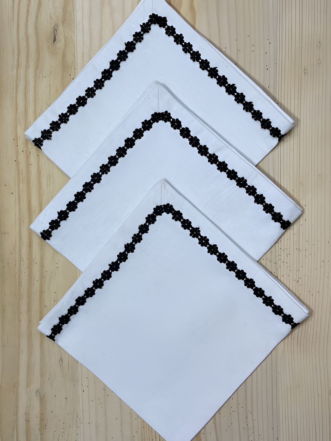 

FOVEROS 3 Pcs White Embroidered Cotton Table Napkins