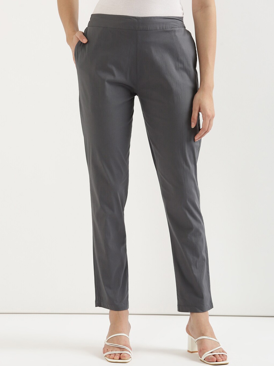 

SHOOLIN Women Mid-Rise Regular -Fit Trousers, Grey