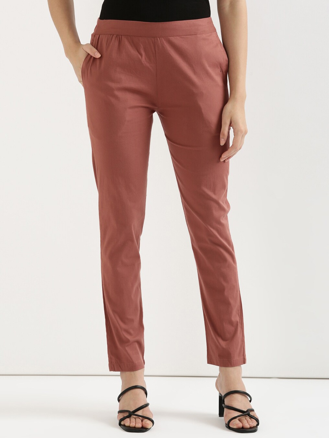 

SHOOLIN Women Mid-Rise Regular Fit Cigarette Trousers, Rust