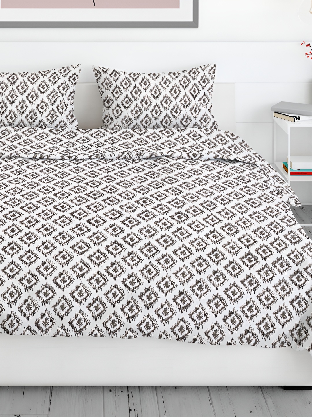 

Aura Brown & White Ethnic Motifs 200 TC Queen Bedsheet with 2 Pillow Covers