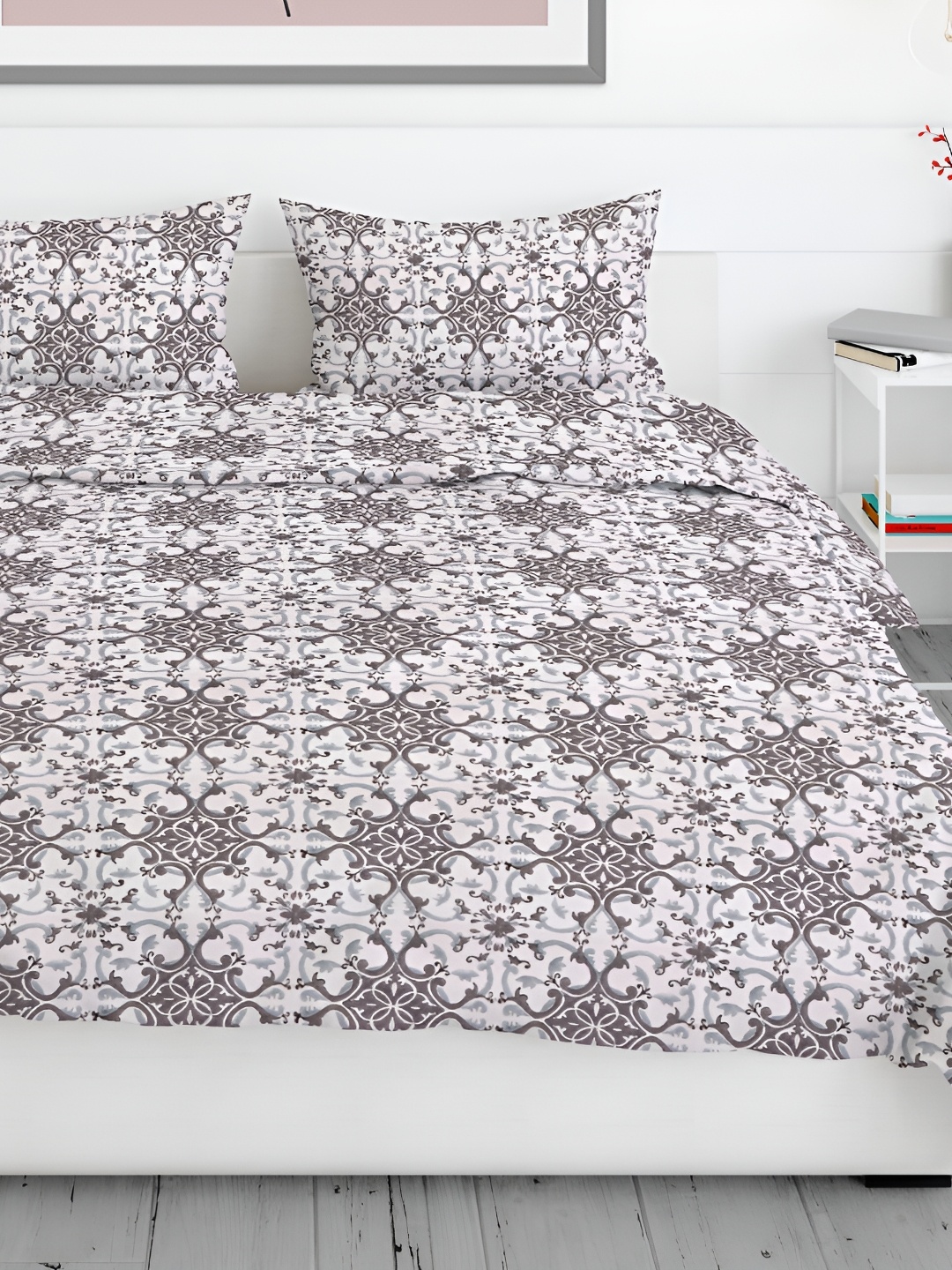 

Aura Brown & White Ethnic Motifs 200 TC Queen Bedsheet with 2 Pillow Covers