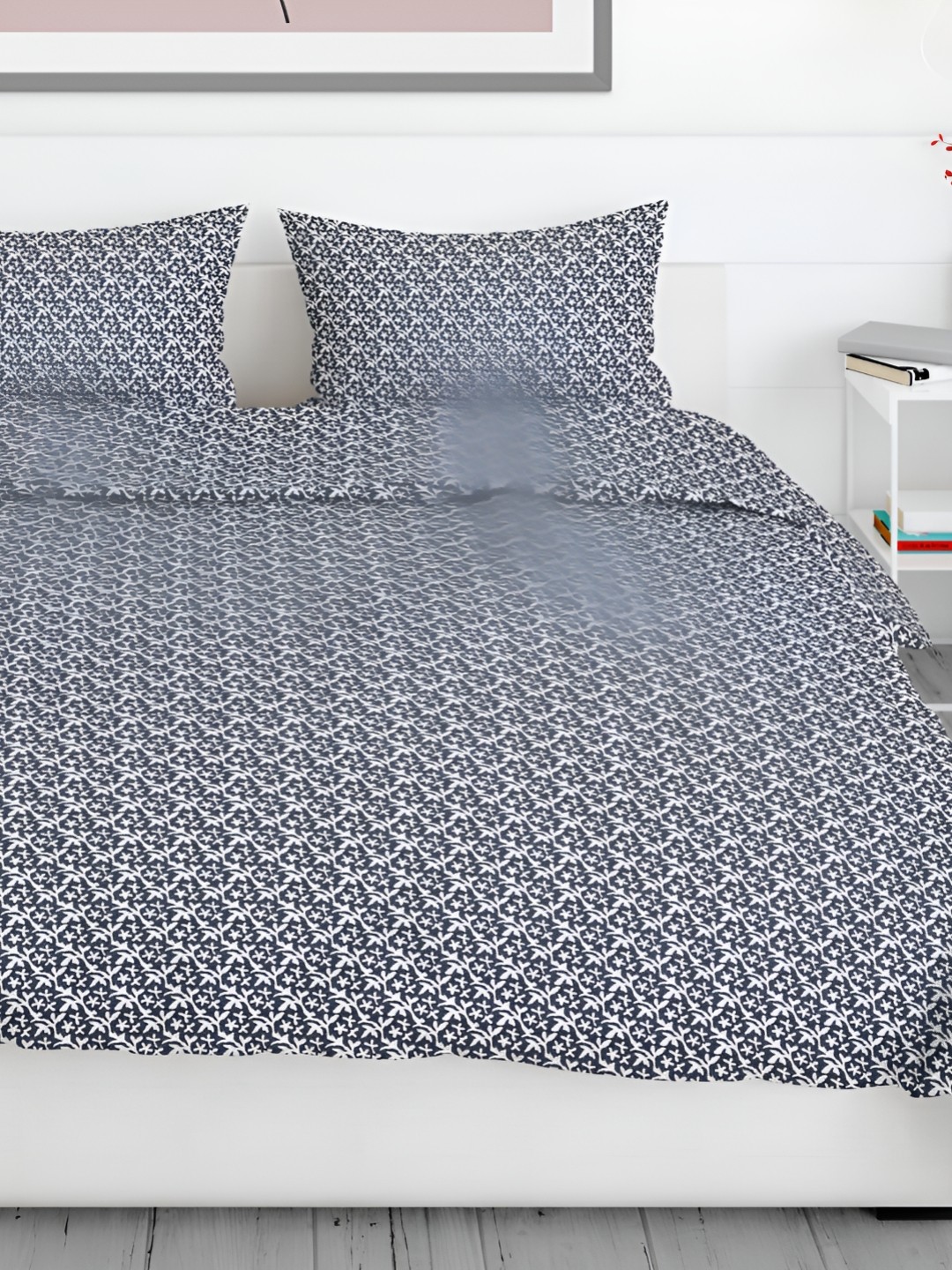 

Aura Blue & White Ethnic Motifs 200 TC Queen Bedsheet with 2 Pillow Covers