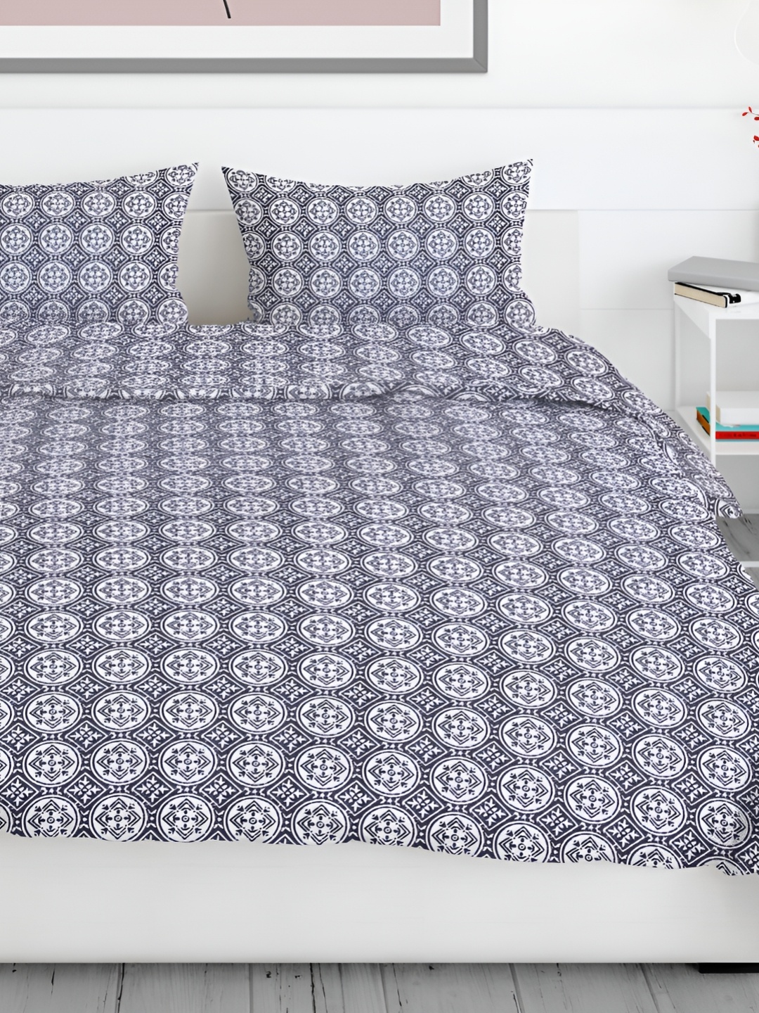 

Aura Blue & White Ethnic Motifs 200 TC Queen Bedsheet with 2 Pillow Covers