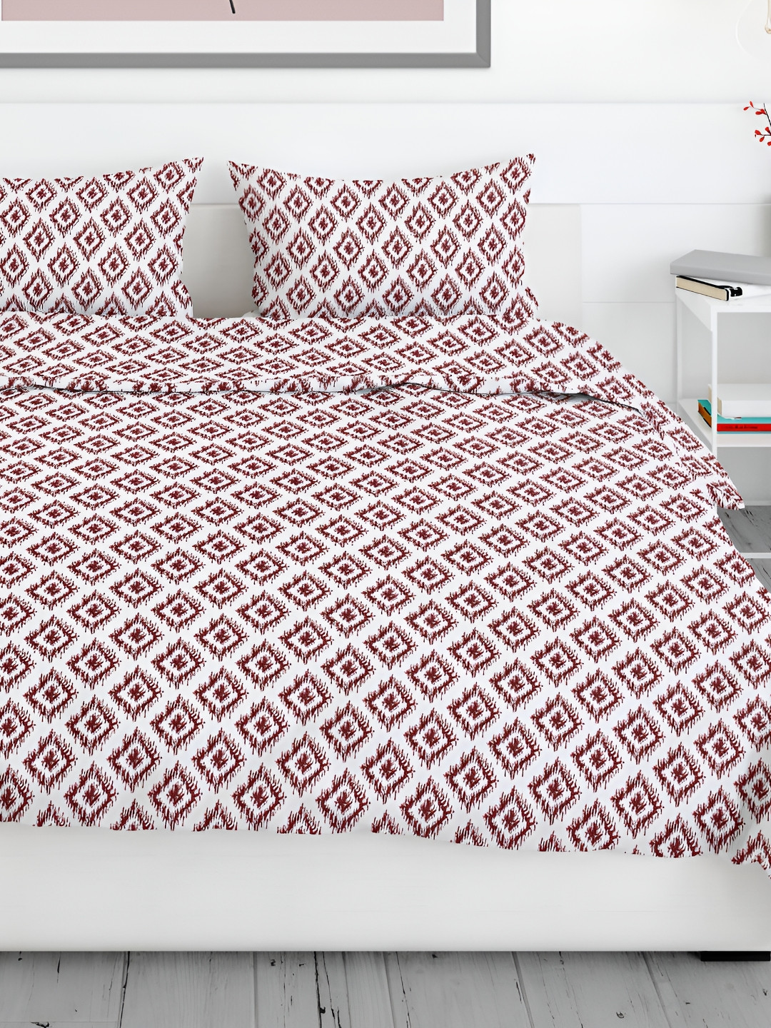 

Aura Red & White Geometric 200 TC Queen Bedsheet with 2 Pillow Covers