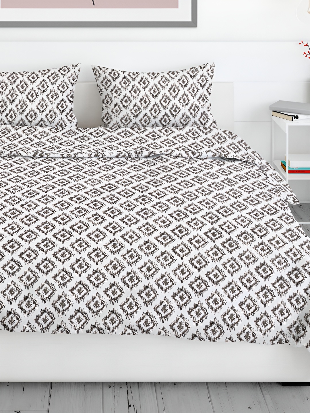 

Aura Brown & White Ethnic Motifs 200 TC King Bedsheet with 2 Pillow Covers