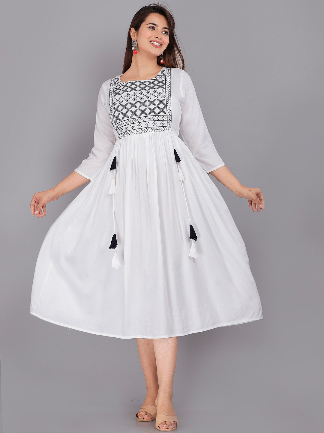 

ANUTTARA FASHIONS Embroidered Square Neck Three-Quarter Sleeves Thread Work Flared Kurta, White