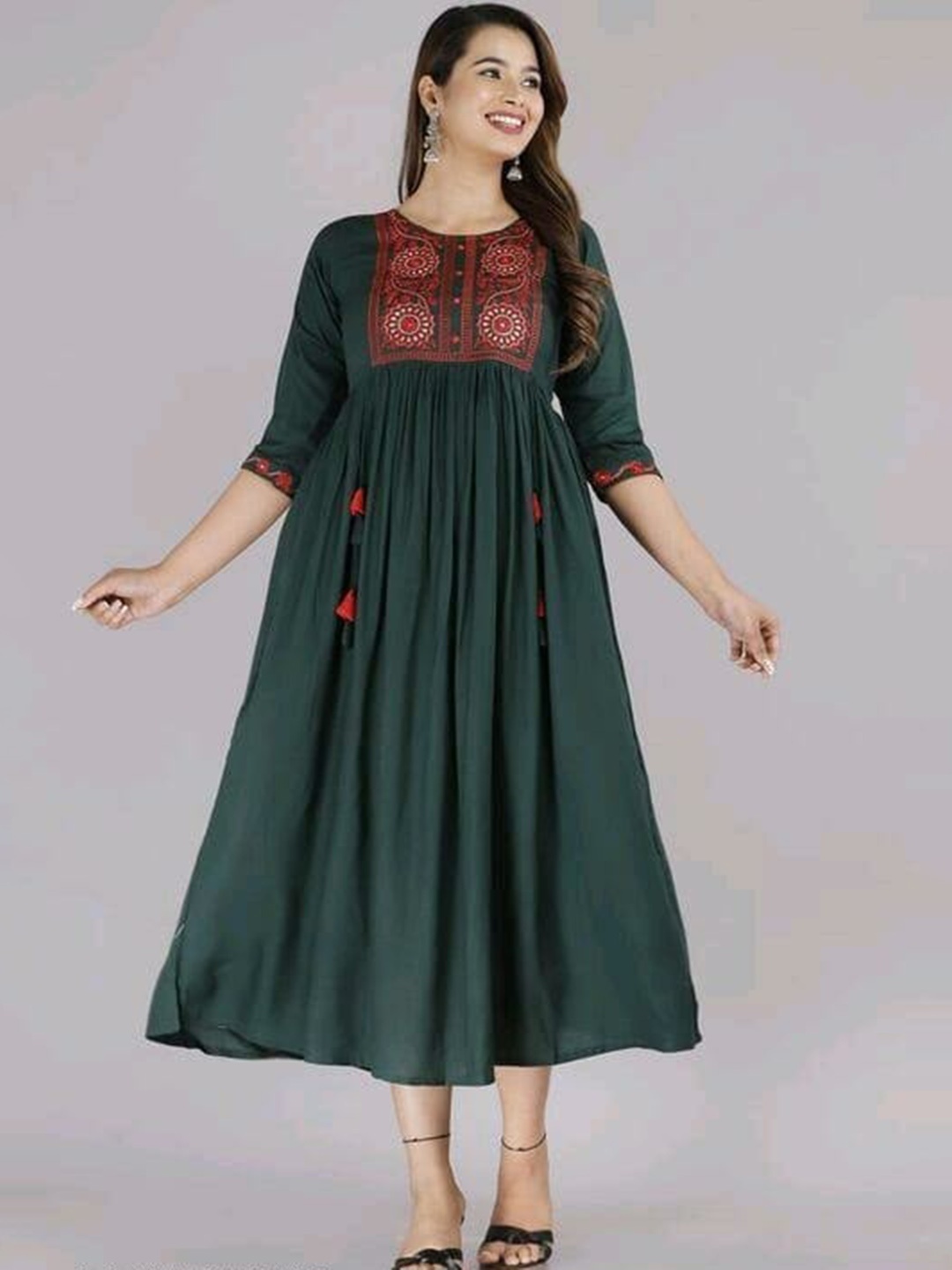 

ANUTTARA FASHIONS Women Embroidered Flared Sleeves Thread Work Anarkali Kurta, Green