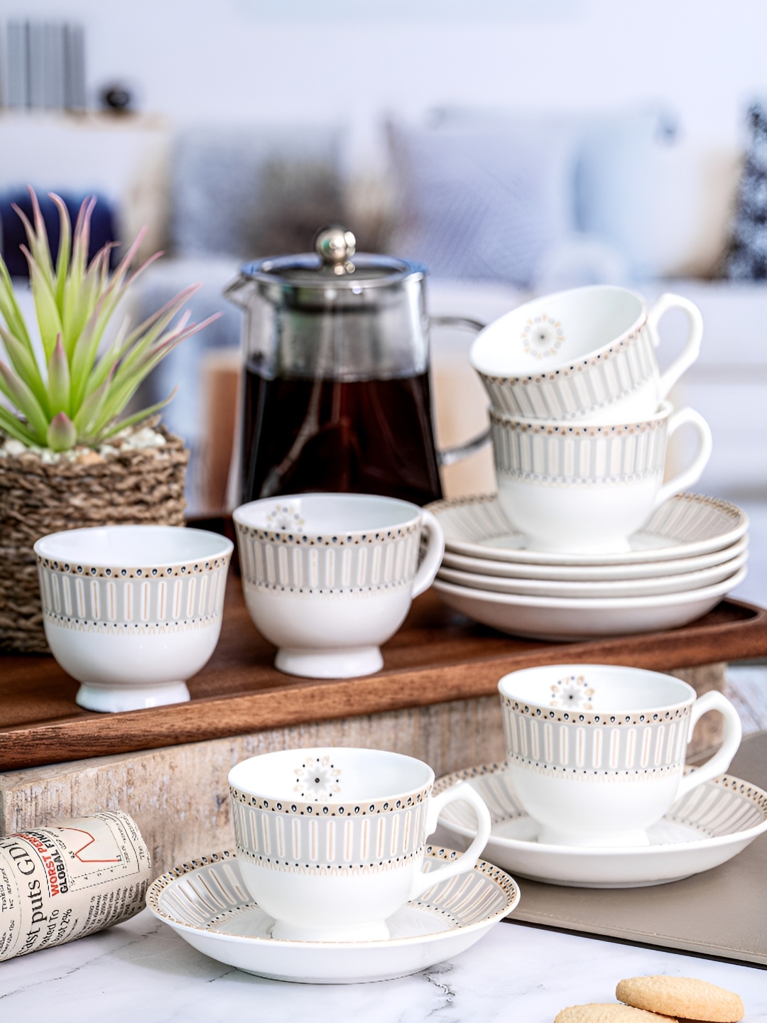 

SONAKI White & Gold-Toned Floral Printed Bone China Glossy Cups and Saucers Set of Cups and Mugs