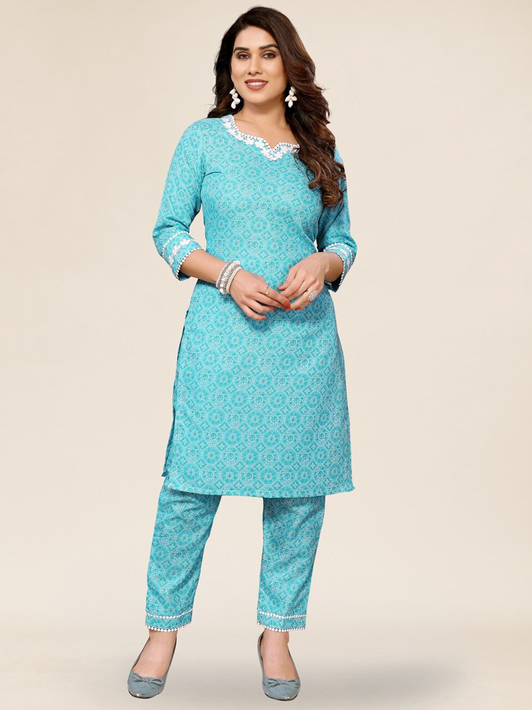 

TITANIUM SILK INDUSTRIES PVT. LTD. Women Ethnic Motifs Printed Regular Kurta with Trousers, Blue
