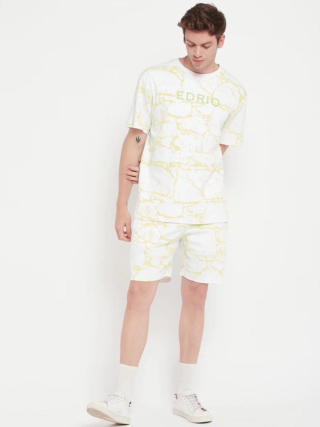 

EDRIO Abstract Printed Pure Cotton Oversized T-shirt With Mid-Rise Shorts, White