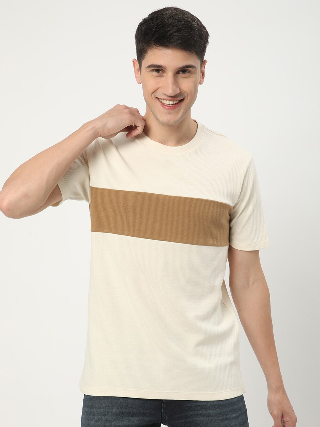 

R&B Men Colourblocked Round Neck T-shirt, Cream
