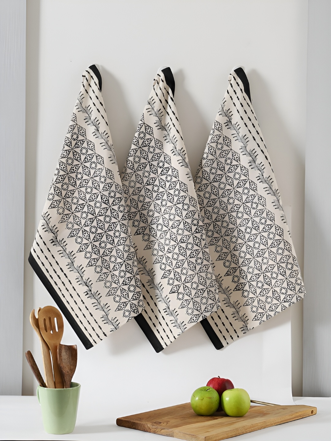 

TARAN LIVING 3-pcs Black & White Printed Cotton Kitchen Towels
