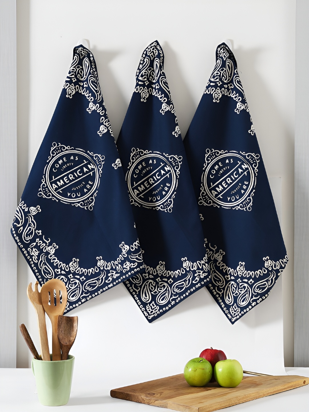 

TARAN LIVING 3-pcs White & Navy Blue Printed Cotton Kitchen Towels