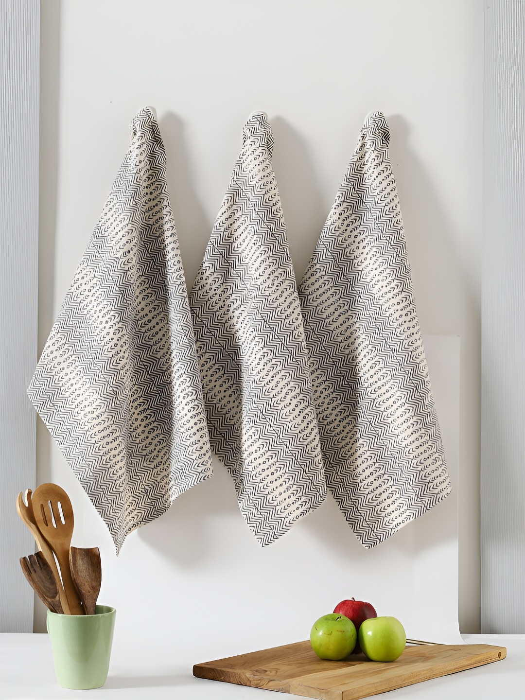 

TARAN LIVING 3-pcs Beige & Grey Printed Cotton Kitchen Towels