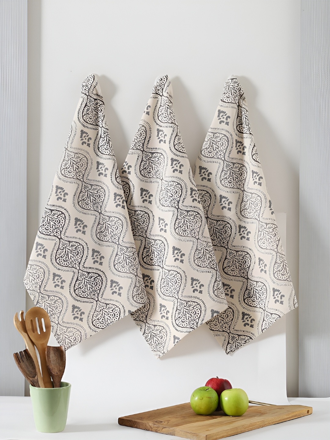 

TARAN LIVING 3-pcs Black & White Printed Cotton Kitchen Towels