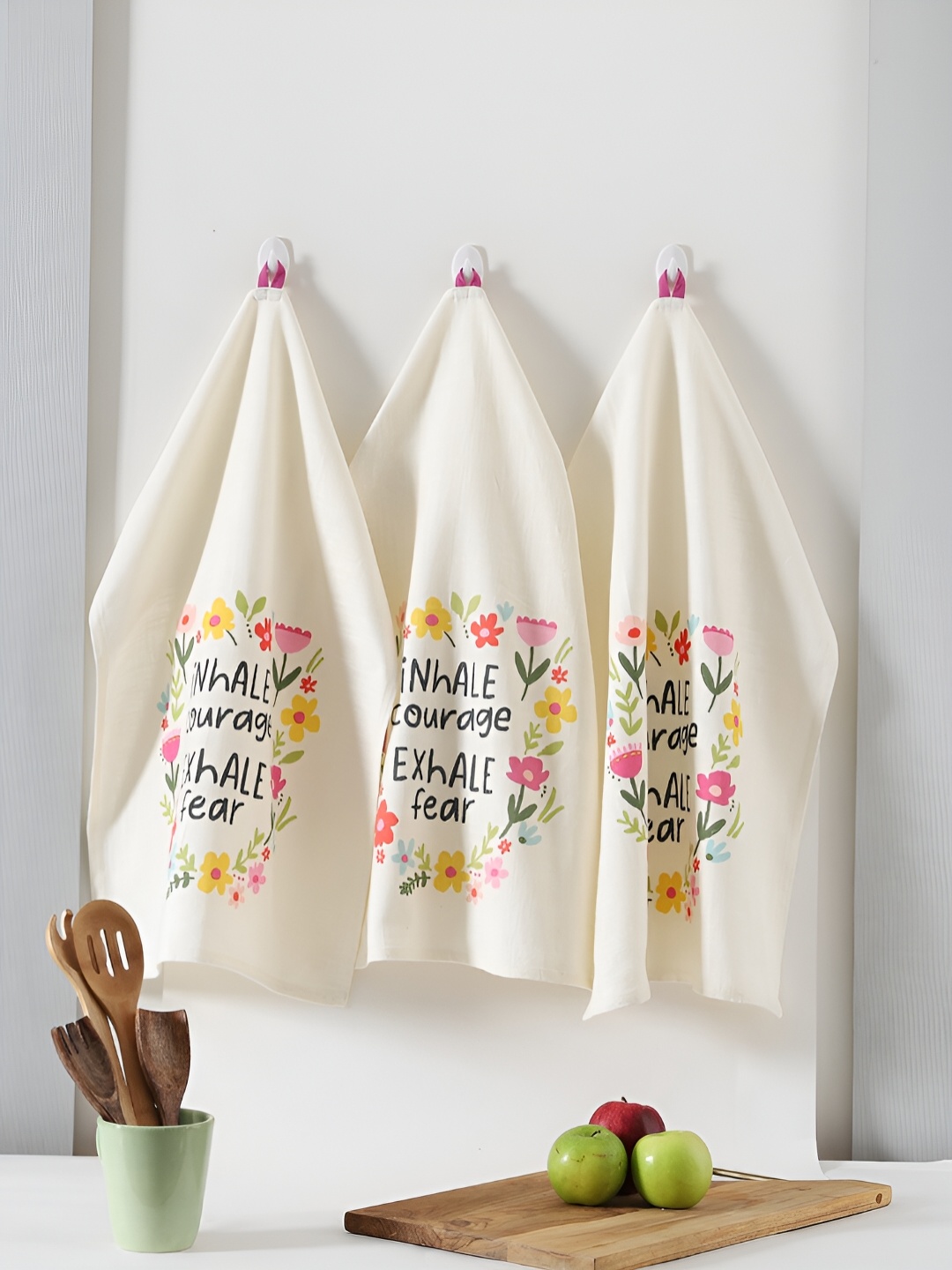 

TARAN LIVING 3-pcs Cream-Cloured & Pink Printed Cotton Kitchen Towels