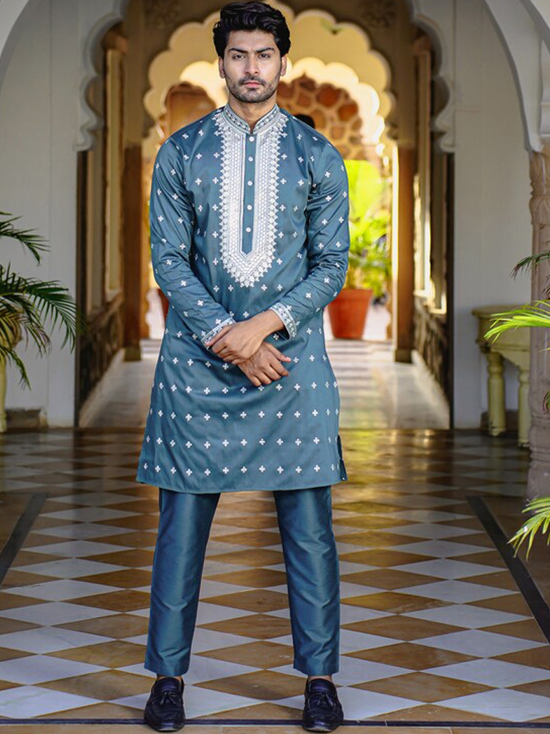 

Be Desi Men Ethnic Motifs Embroidered Regular Thread Work Kurta with Pyjamas, Green