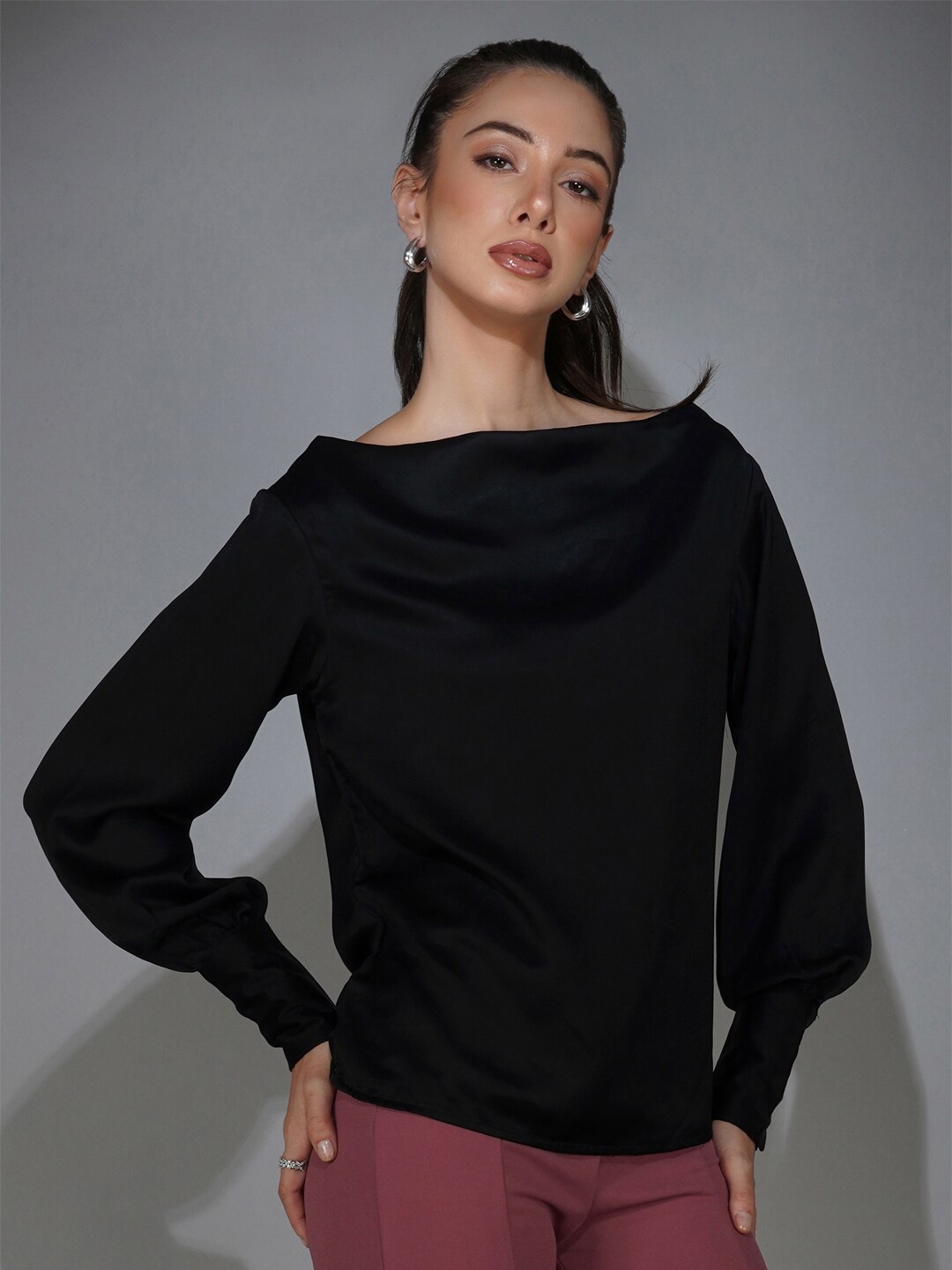 

DELAN Cowl Neck Long Sleeves Top, Black