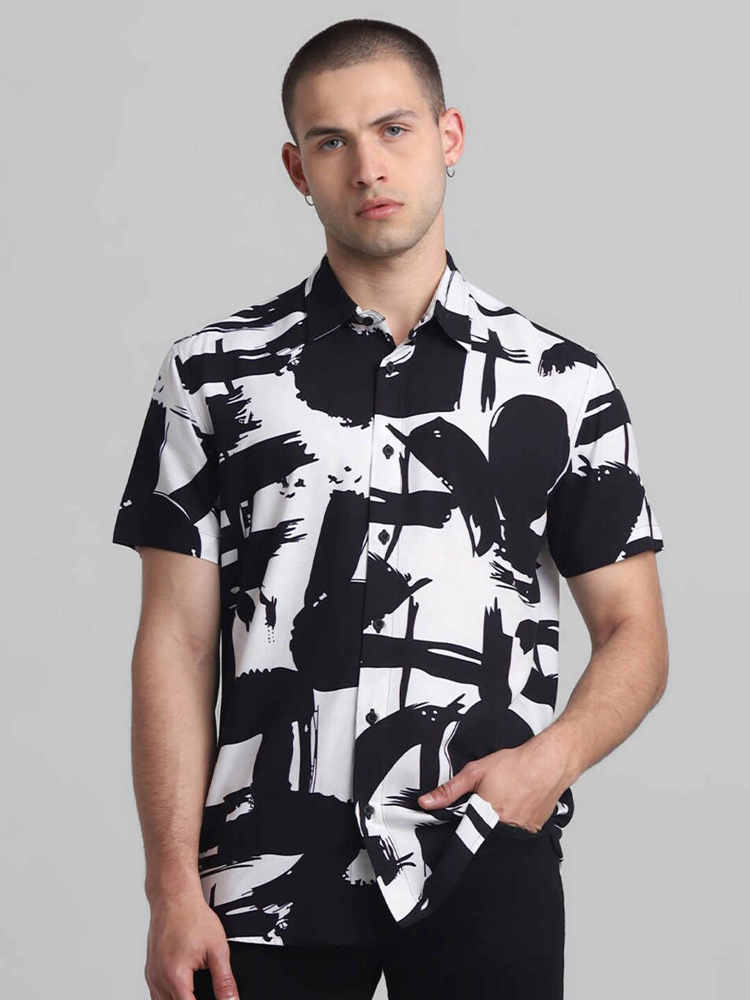 

Jack & Jones Regular Fit Short Sleeves Opaque Printed Casual Shirt, Black