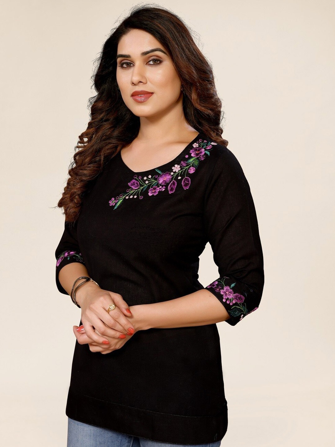 

TITANIUM SILK INDUSTRIES PVT. LTD. Floral Embroidered Pure Linen Top, Black
