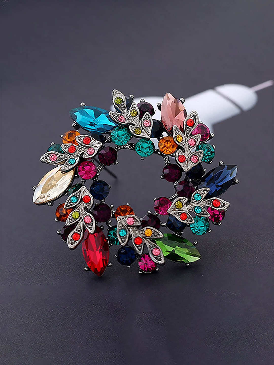 

SYGA Rhinestone Crystals Embellished Brooch, Gold