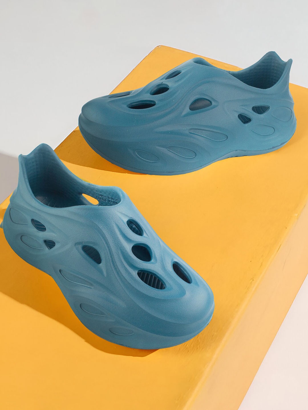 

Red Tape Solid Unisex Kids Rubber Clogs, Teal