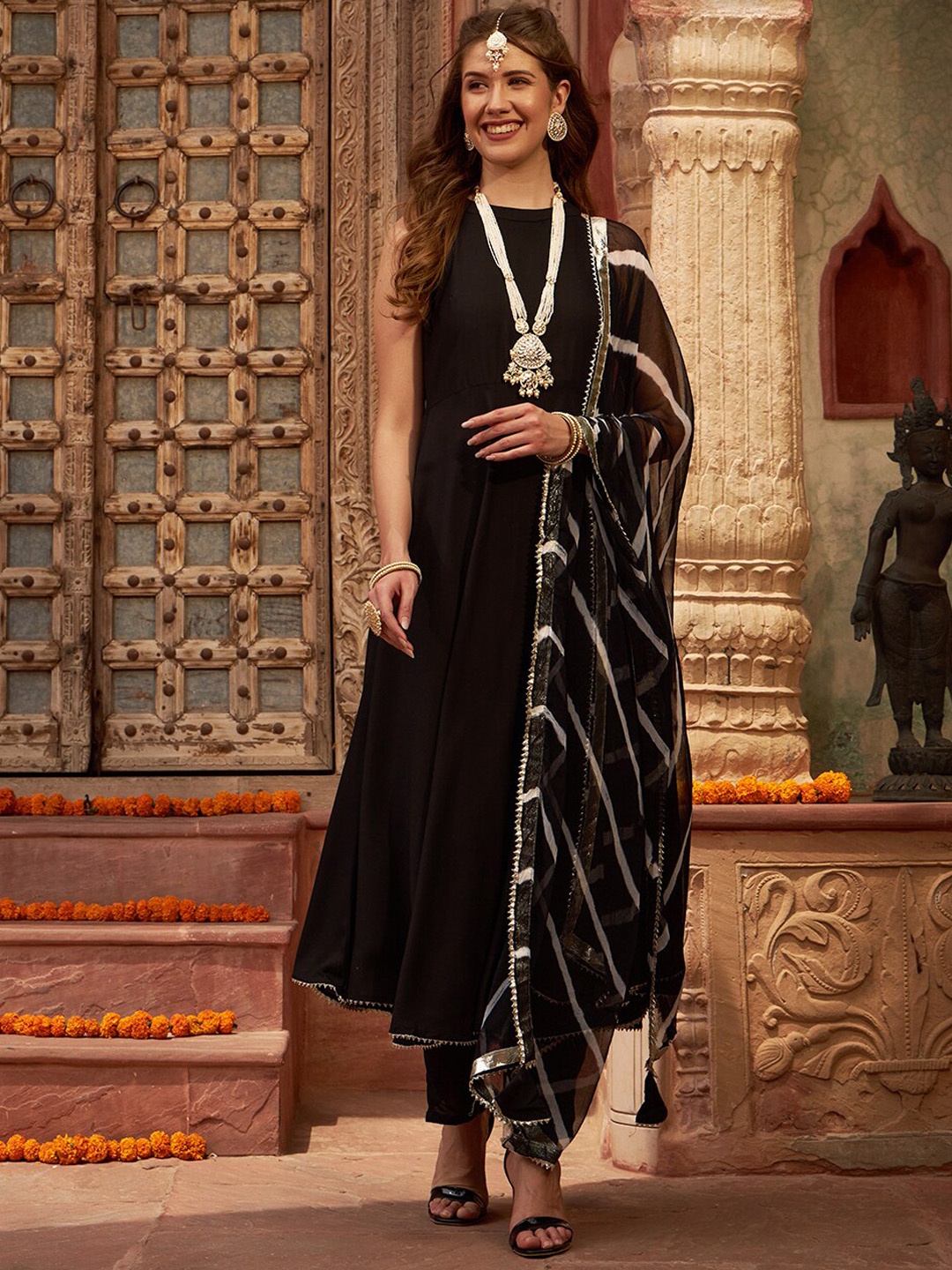 

Meeranshi Women Regular Kurta with Trousers & With Dupatta, Black