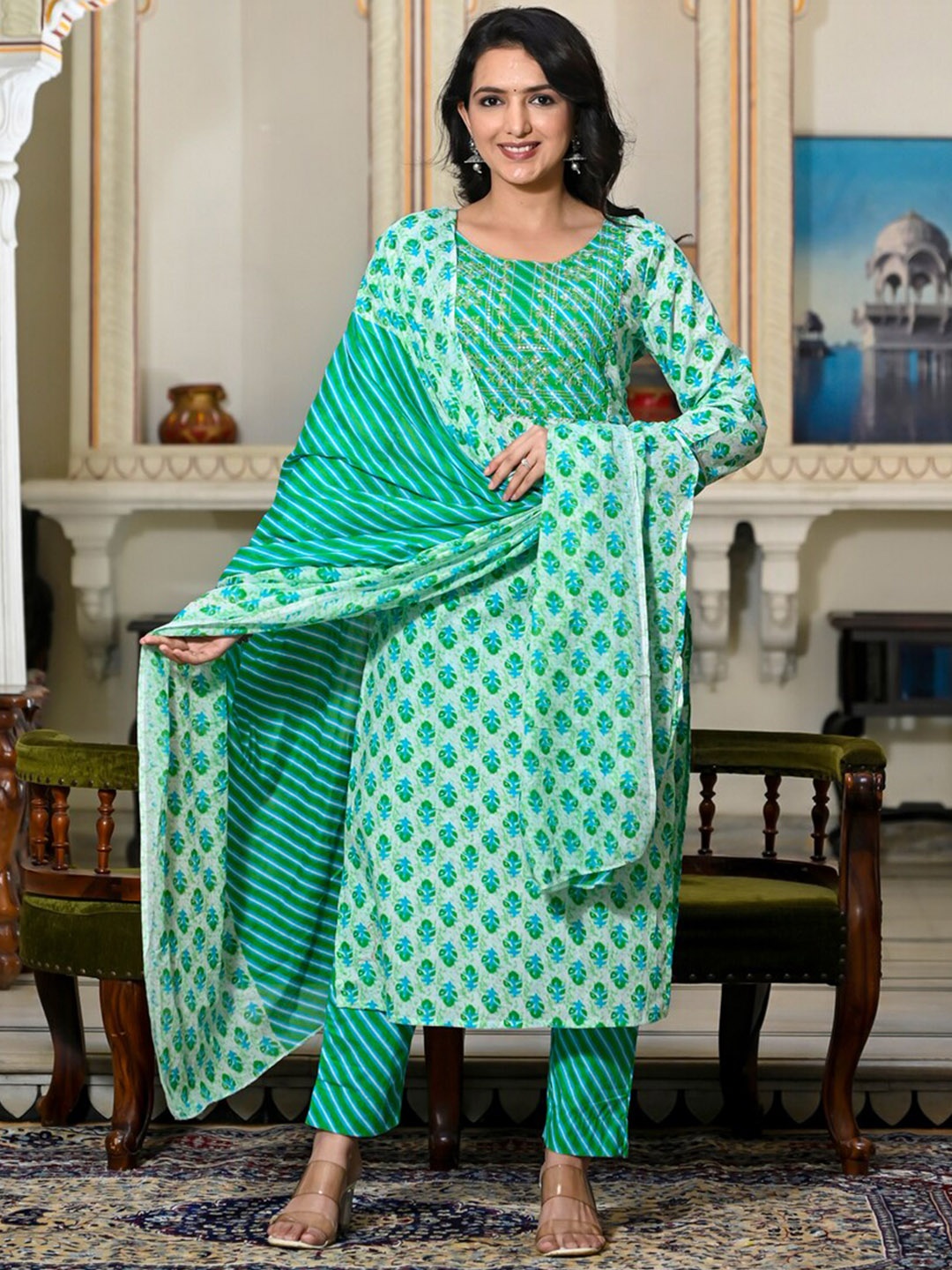 

Chandbaali Women Floral Printed Regular Pure Cotton Kurta with Trousers & With Dupatta, Green