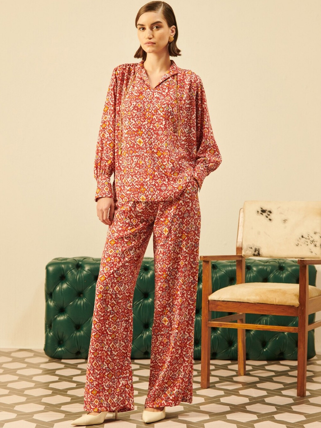 

DUSK ATTIRE Printed V-Neck Top & Mid-Rise Trouser, Red