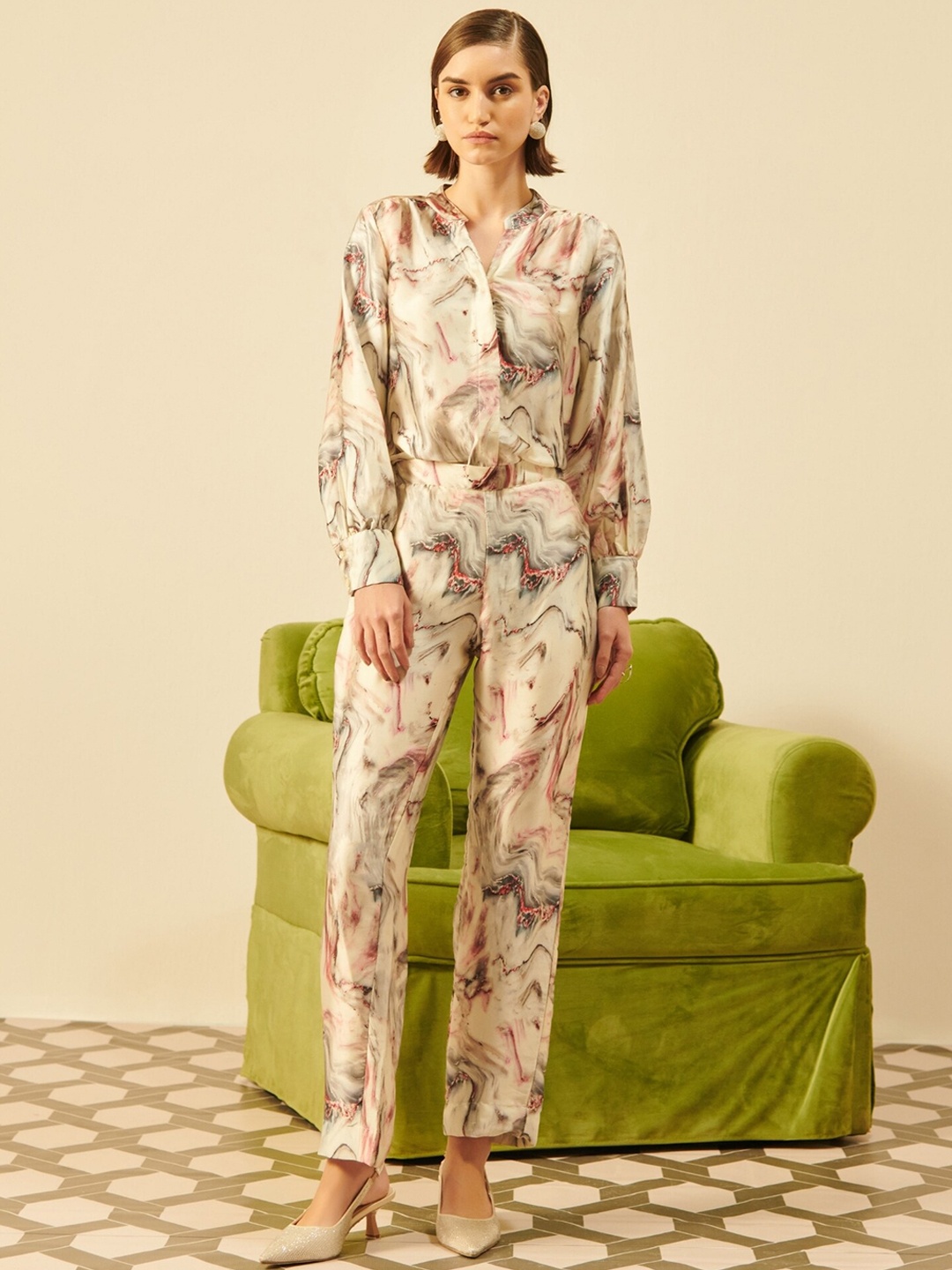 

DUSK ATTIRE Printed V-Neck Top & Mid-Rise Trouser, Grey