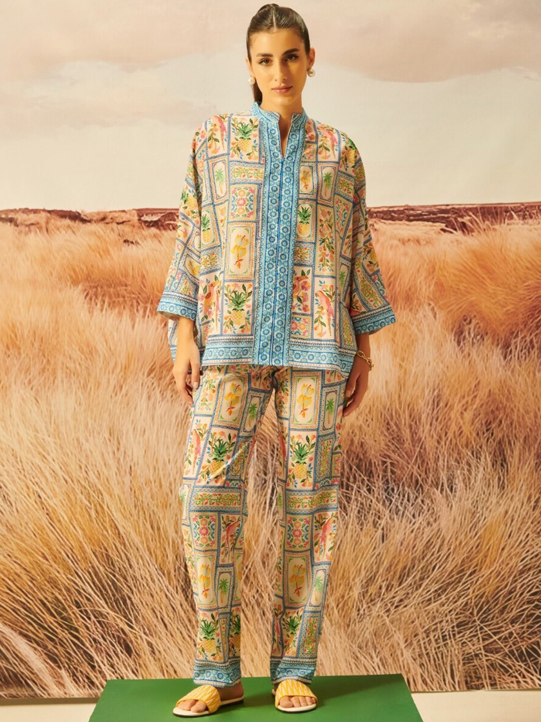 

DUSK ATTIRE Printed V-Neck Top & Mid-Rise Trouser, Blue