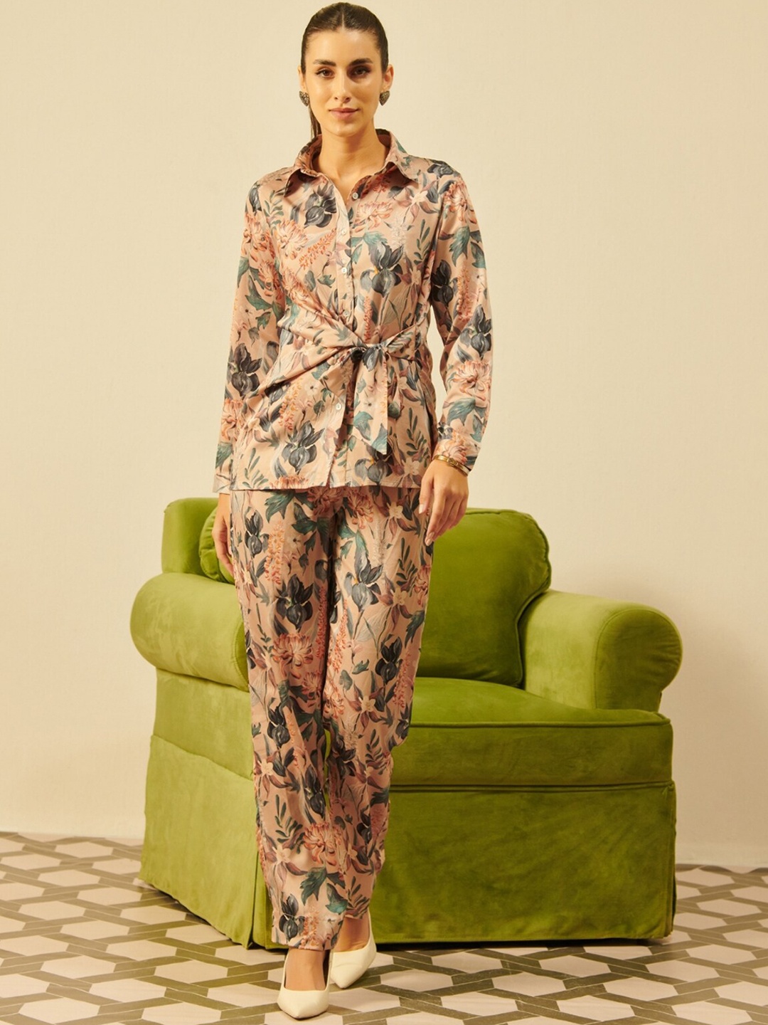 

DUSK ATTIRE Floral Printed V-Neck Top & Mid-Rise Trouser, Pink