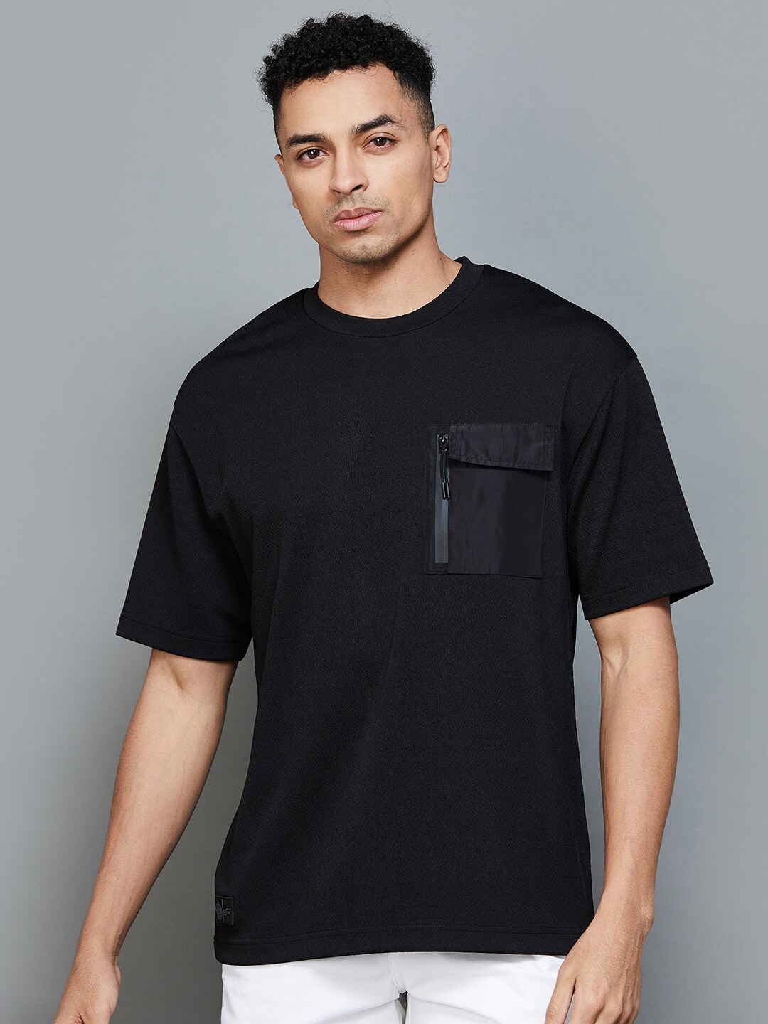 

Bossini Men Solid T-shirt, Black