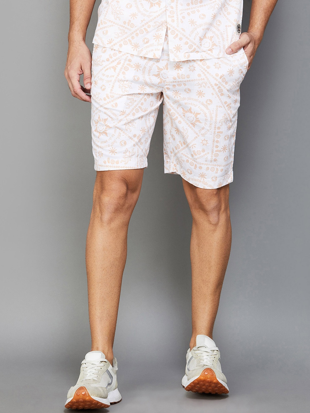 

SmileyWorld Men Floral Printed Cotton Shorts, White