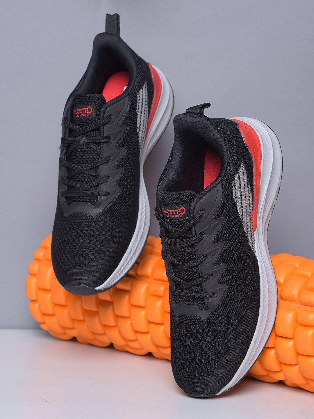 

Calcetto Men Mesh Running Non-Marking Shoes, Black