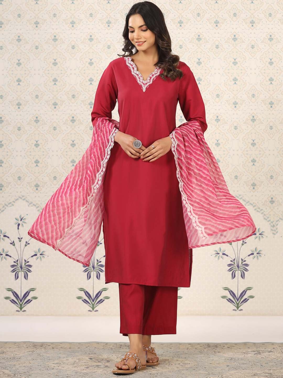 

Ode by House of Pataudi Women Ethnic Motifs Yoke Design Regular Thread Work Kurta with Trousers & With, Pink