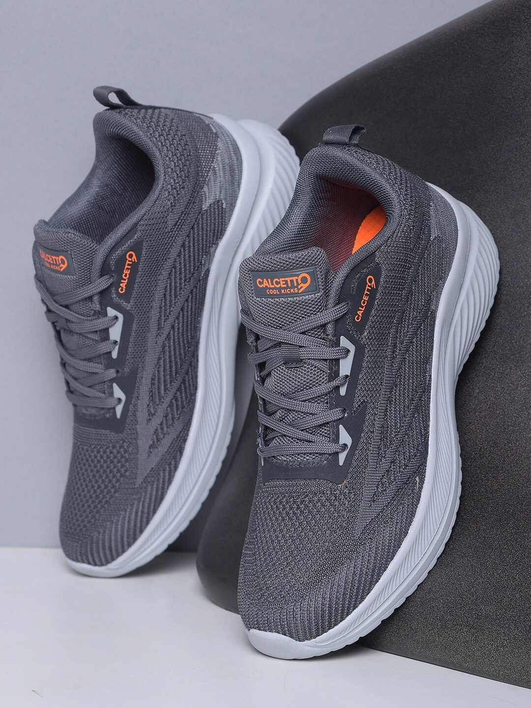 

Calcetto Men Textured Sneakers, Grey